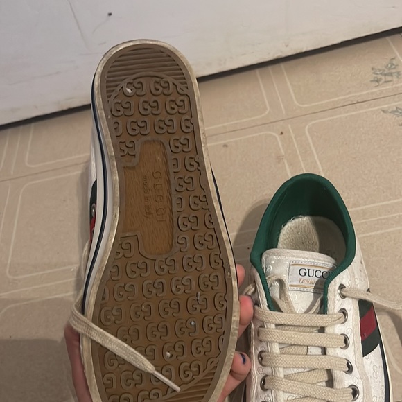 Used good condition gucci tennis shoes - Picture 3 of 3